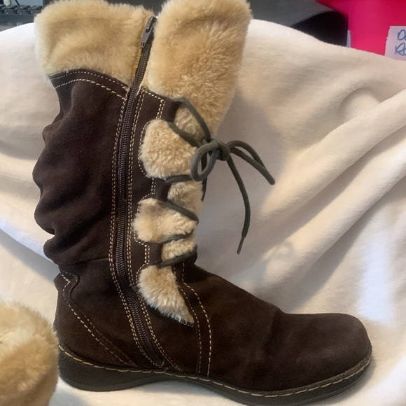 St. John’s Bay Brown fall/winter boots - Picture 2 of 11
